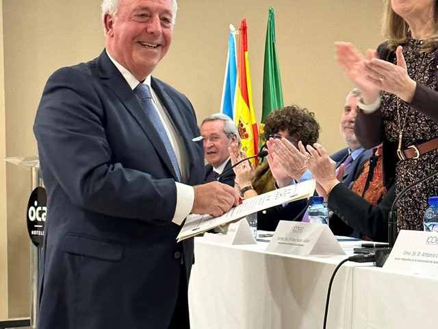 Dr. José Gonzalez Bahillo. Medalla de Oro del Colegio de Odontólogos de Coruña